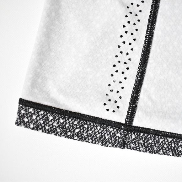 Lululemon ‘Hit It Tank’ in Frozen Fizz White Black/Black - Picture 8 of 15